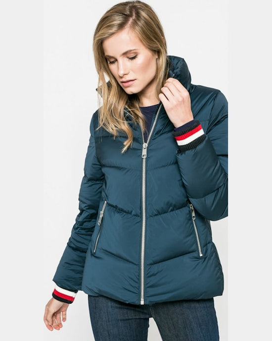 Geaca Tommy Hilfiger de puf bleumarin