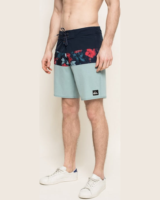 Pantaloni Quiksilver scurti multicolor